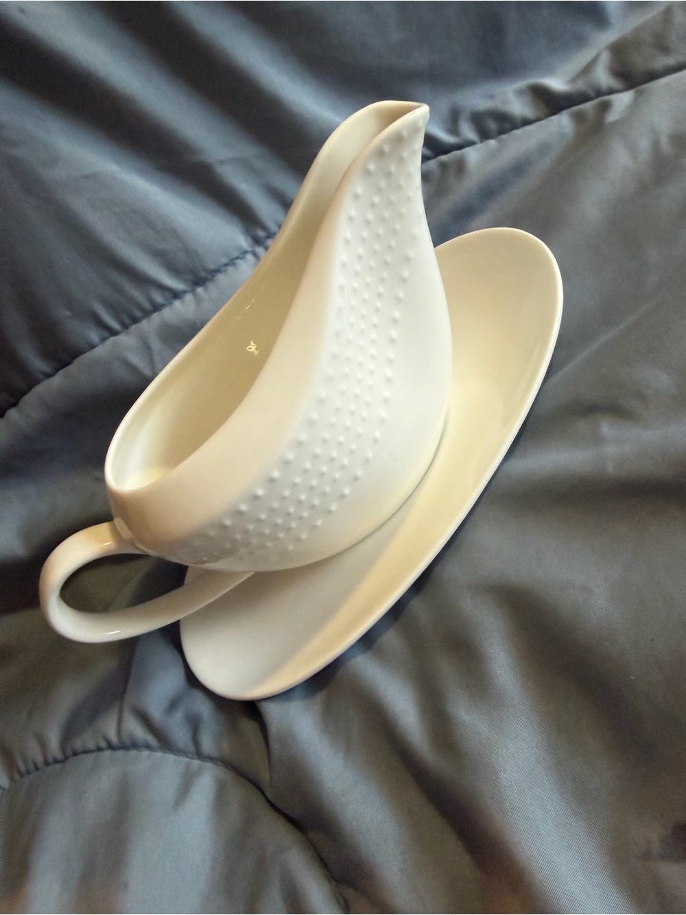 Mikasa Creamy White Ceramic Gravy Boat with Underplate
